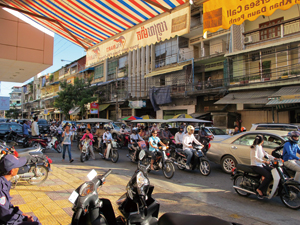近代的な都市に発展しつつあるカンボジアの首都、プノンペン