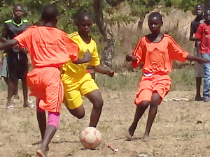ウガンダのビディビディ難民居住地でのサッカー大会