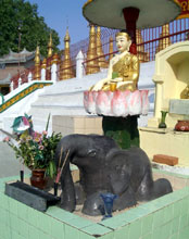 仏像と守護動物の像