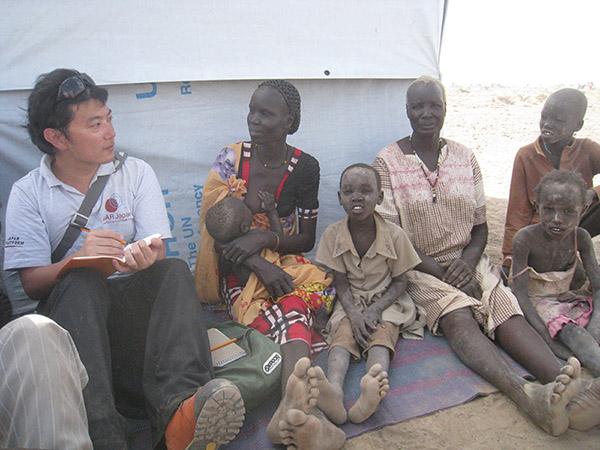 南スーダンの方々へのインタビューの様子