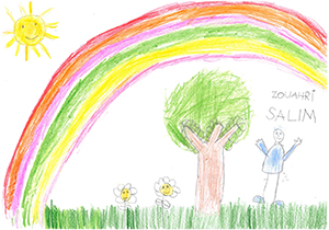色鉛筆で虹や太陽の絵が描かれている