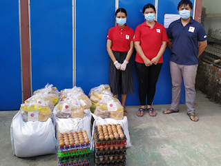 We have distributed packages of 10 kg of rice, 1 litter of oil, 30 eggs, 1.6 kg of chickpeas and 1.6 kg of potatoes. AAR Myanmar Office's staff took measures to prevent the spread of infection, such as wearing a mask while delivering these food packages. (Yangon, Myanmar, May 8, 2020).