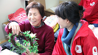 Wreath-making event held at a temporary housing complex (2013)