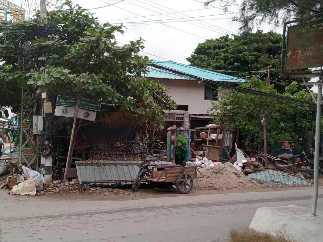 A house with debris piled up under the eaves