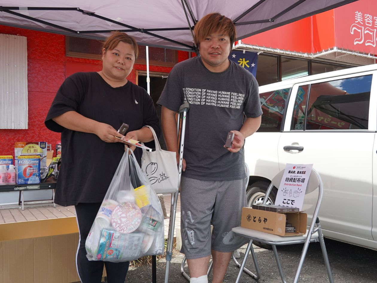 A couple holding yokan in their hands