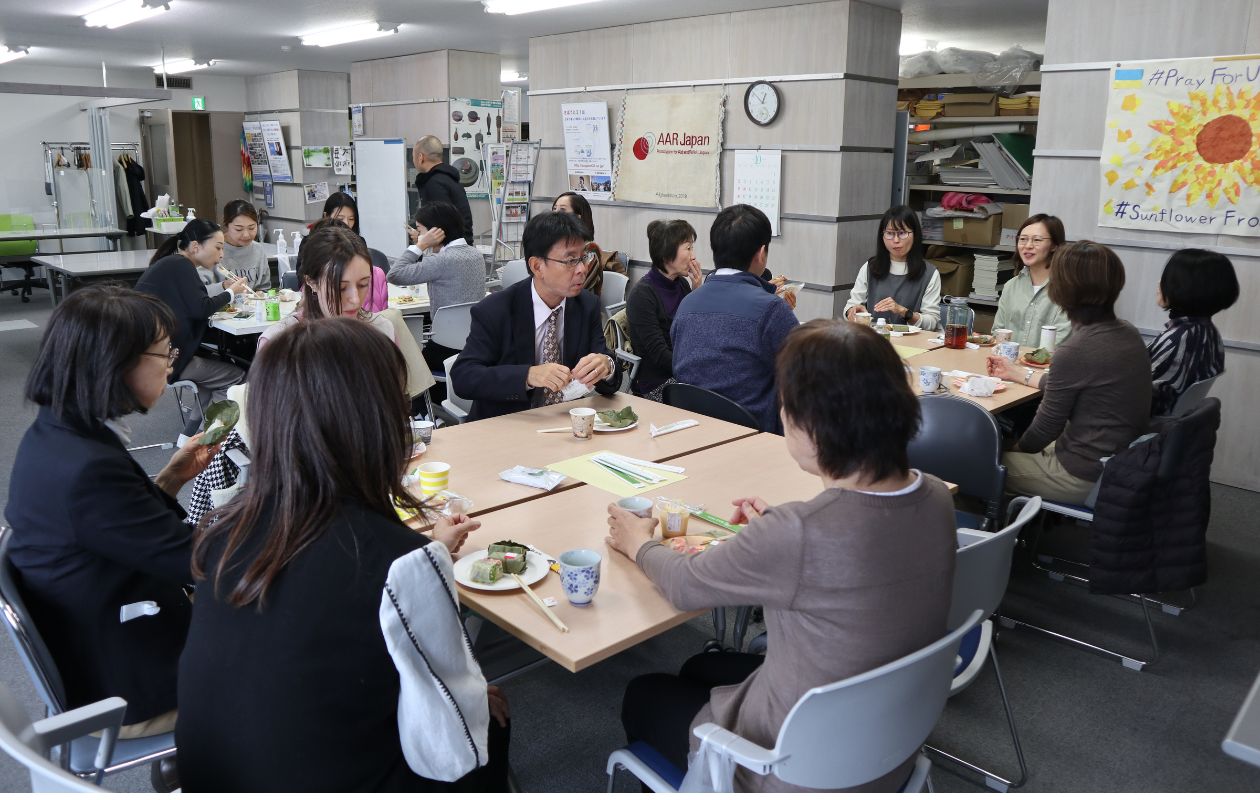 2022年10月25日、AAR　Japan東京事務所で開催された「ボランティアさん、お疲れさまランチ会」の様子