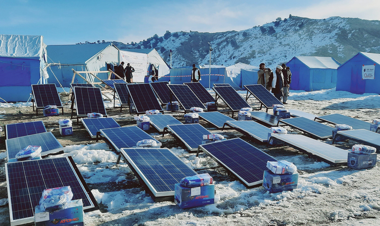 アフガニスタン・パクティカ州でAARが設置したソーラーパネルの写真