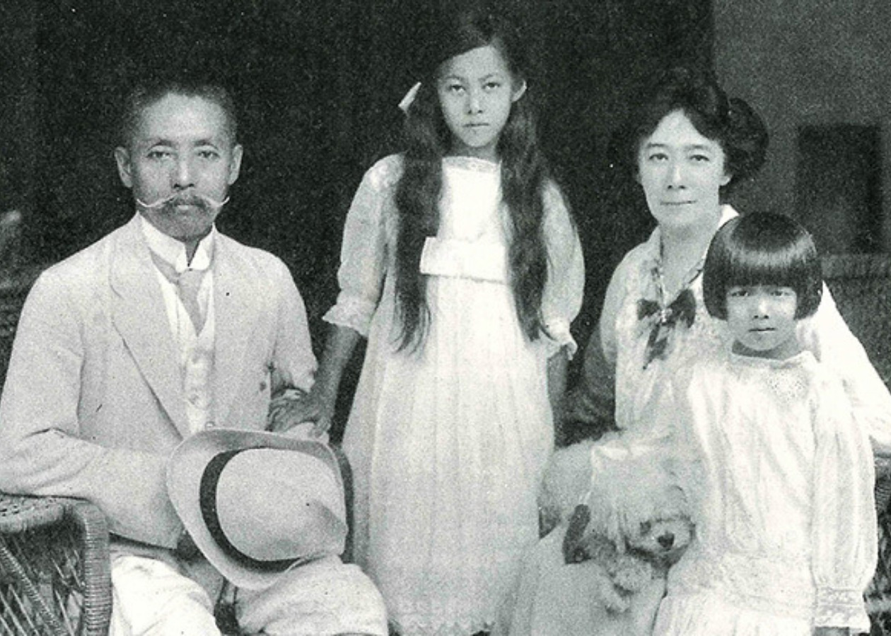 相馬雪香の幼少時代の尾崎家の家族写真