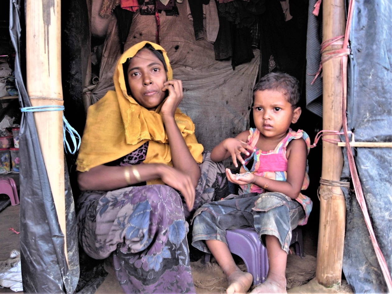 ロヒンギャ難民の母子