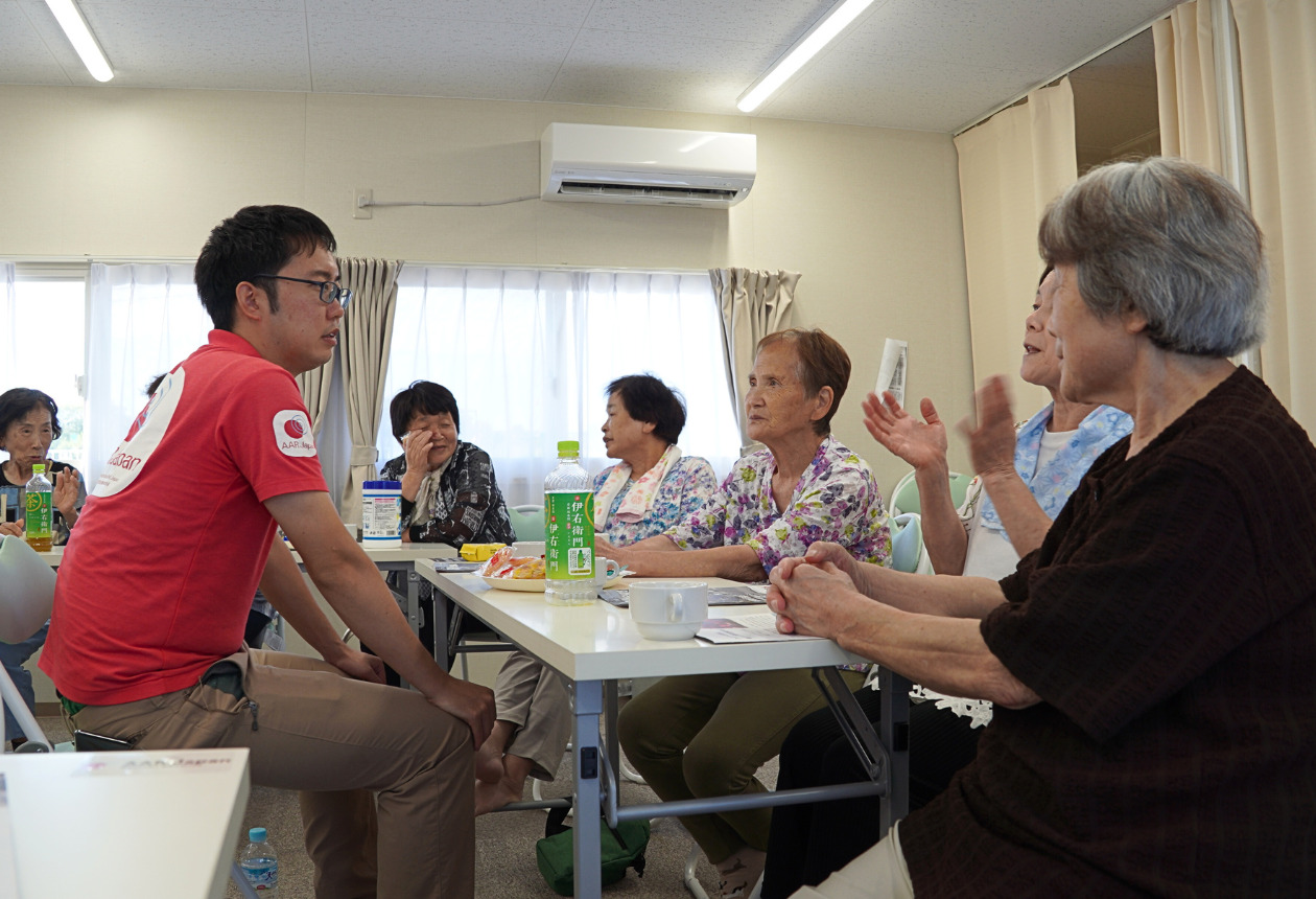 参加者の相談に乗るAAR生田目