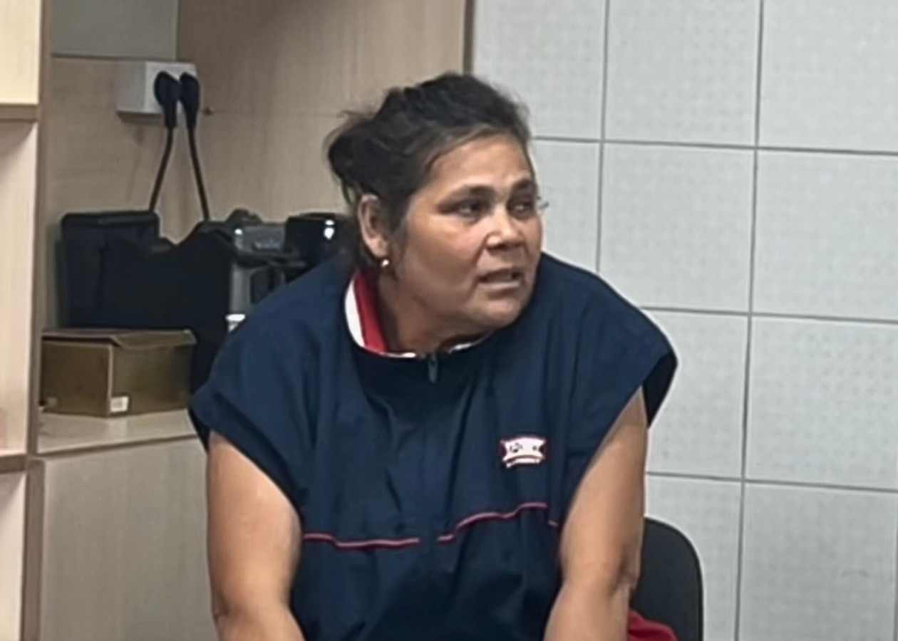 インタビューを受けるマリアさん