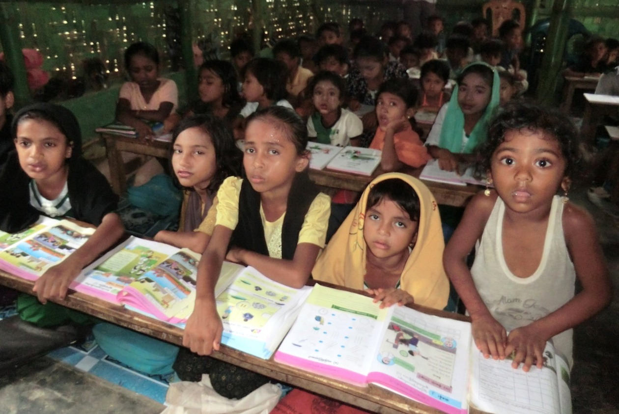 ロヒンギャ難民キャンプの学校の様子