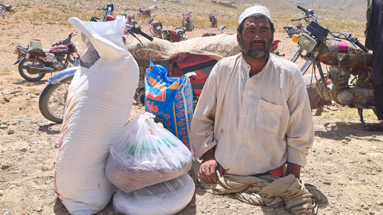 ラヒムさんと支援物資