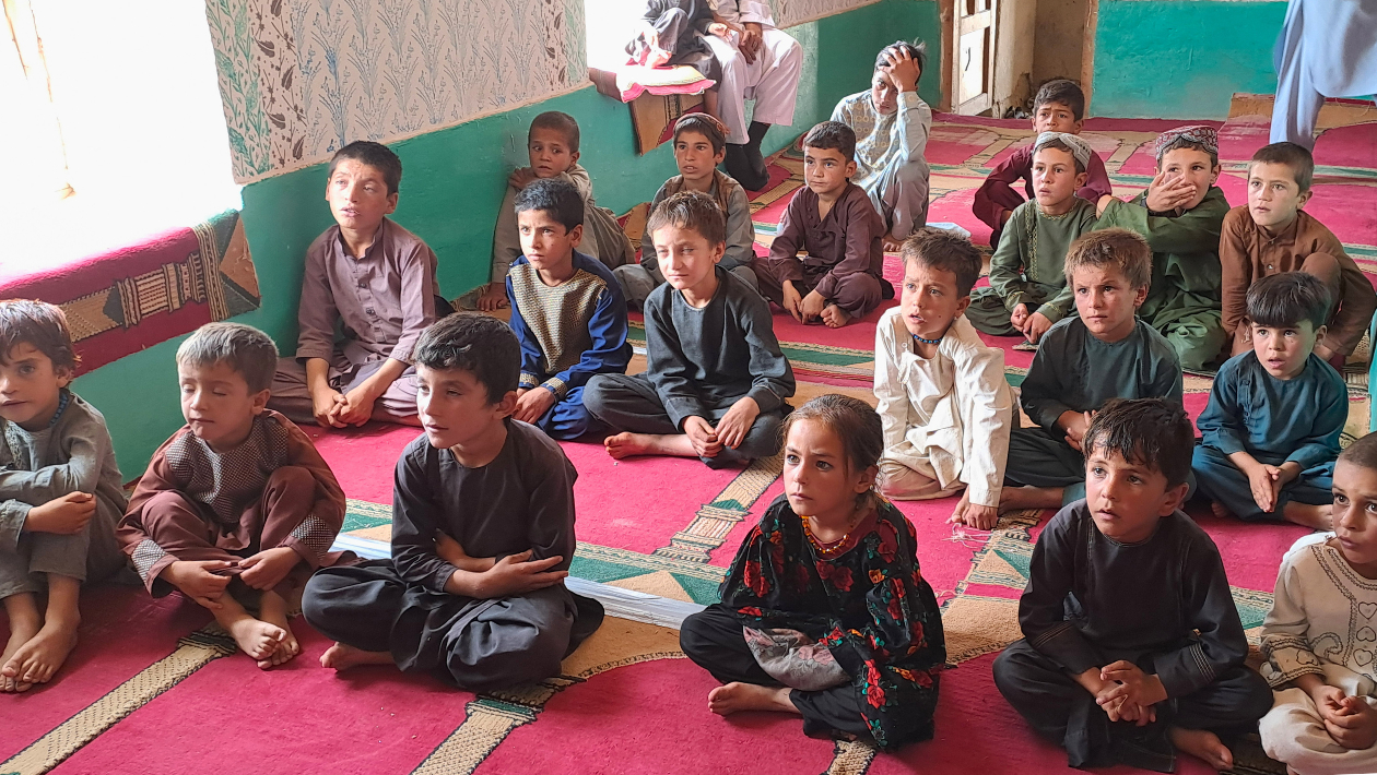 授業中の子どもたち