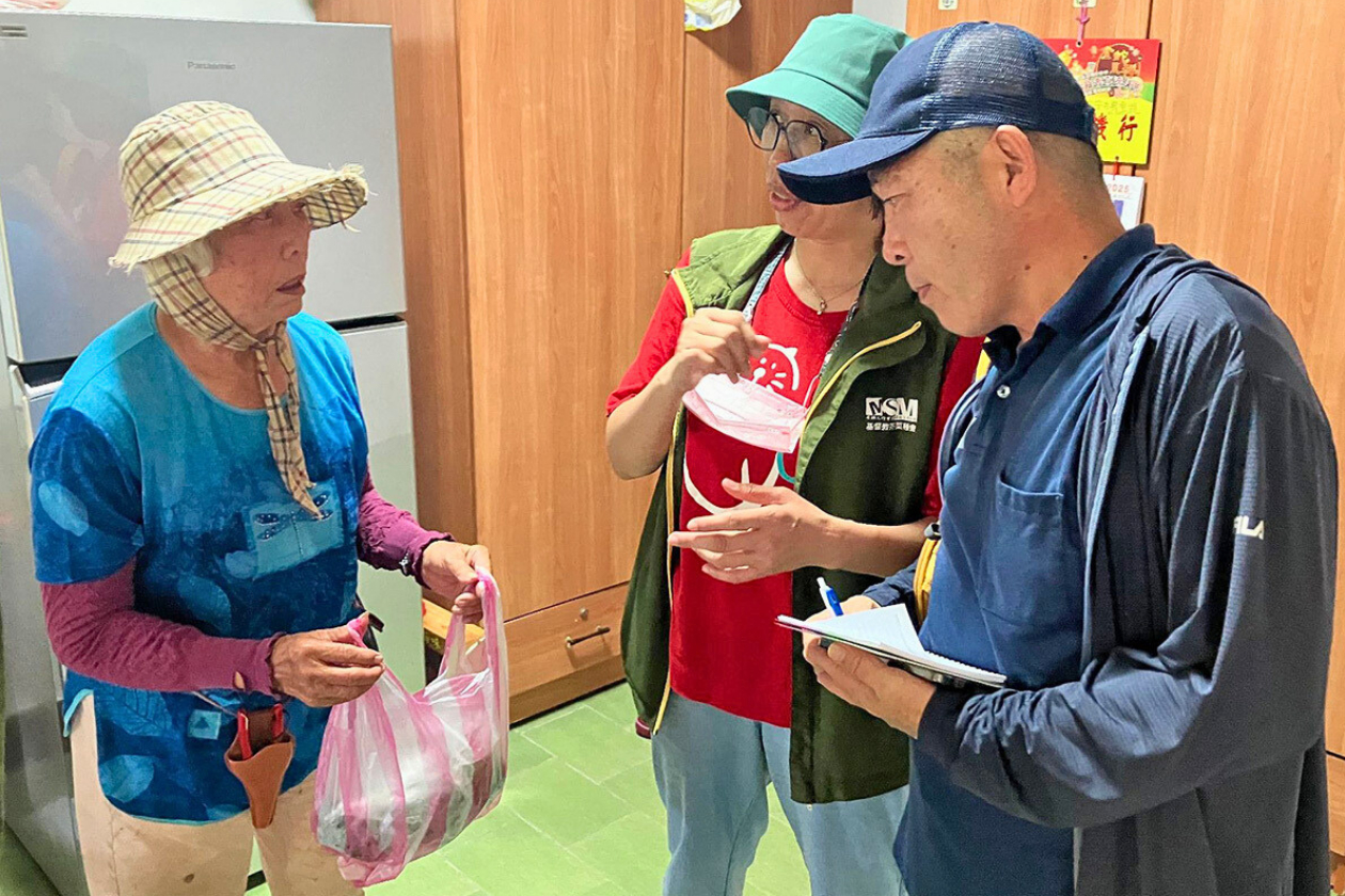 被災者とAAR岡山の写真