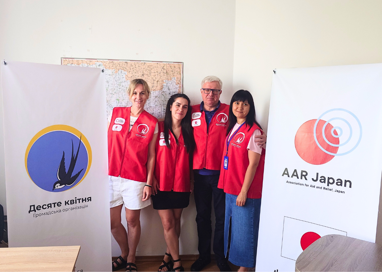 TTAメンバーの女性3名と男性1名の写真