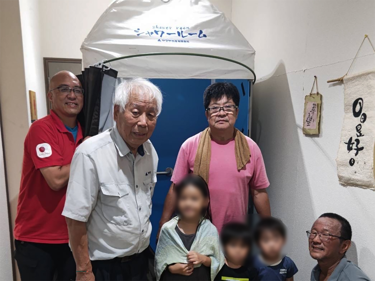 シャワーをあびたご家族